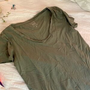 Green short sleeve GAP shirt